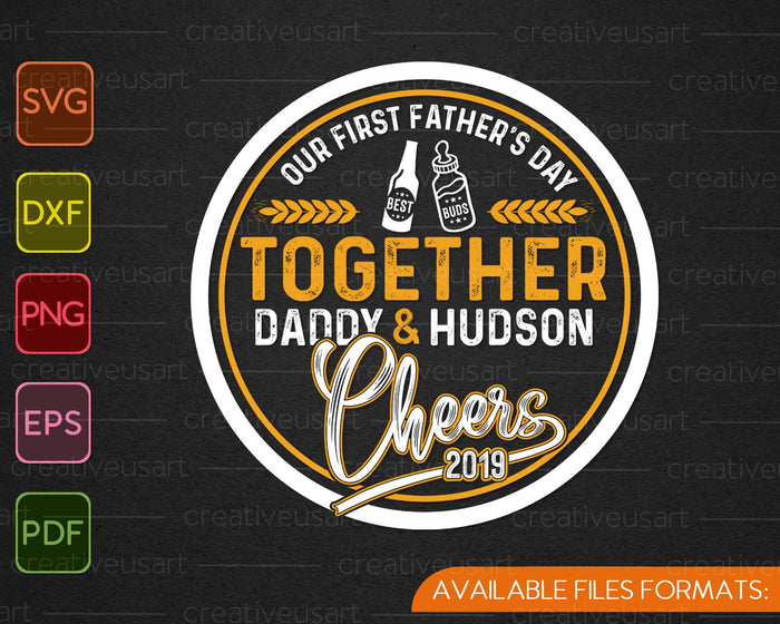 Onze eerste Vaderdag beste toppen samen Daddy & Hudson Cheers SVG PNG snijden afdrukbare bestanden Onze eerste Vaderdag beste toppen samen Daddy & Hudson Cheers SVG PNG snijden afdrukbare bestanden