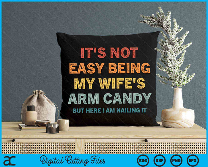 Het is niet gemakkelijk om de arm van mijn vrouw te zijn Candy Retro Funny Man SVG PNG digitale afdrukbare bestanden