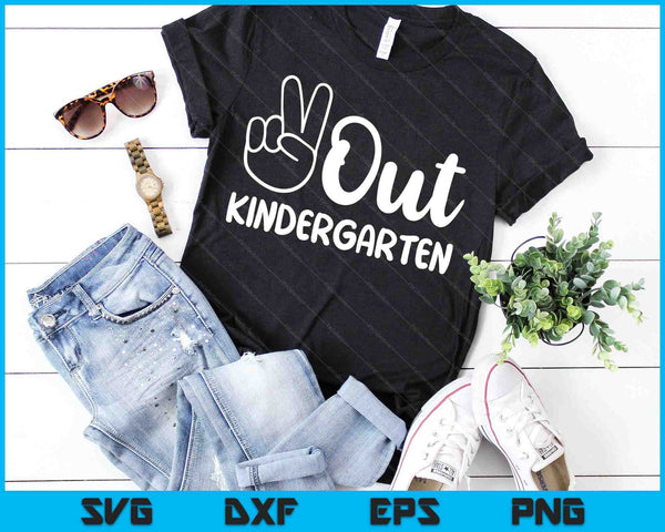 Último día de clases Peace Out Kindergarten SVG PNG Cortando archivos imprimibles - on a t-shirt