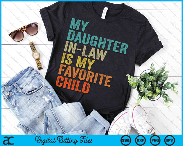 Mi nuera es mi hijo favorito Retro Vintage SVG PNG cortando archivos imprimibles - on a t-shirt