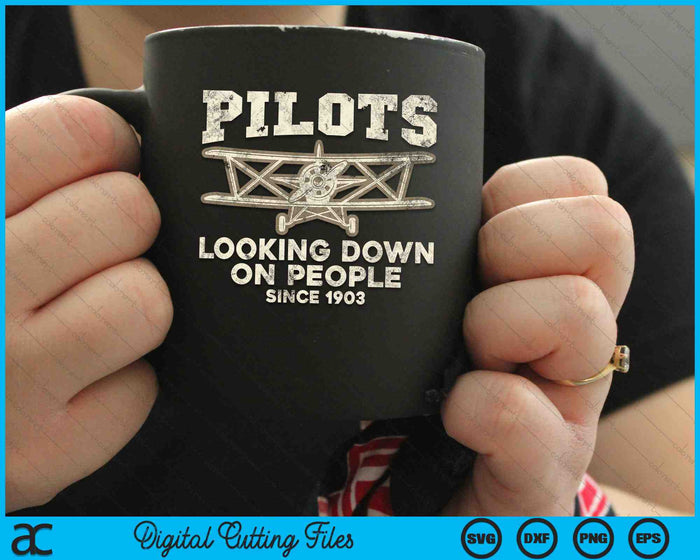 Piloten kijken neer op mensen sinds 1903 Vliegtuigpiloot SVG PNG digitale snijbestanden