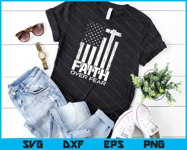 Fe sobre el miedo Cool Christian Cross American USA Svg Cortando archivos imprimibles - on a t-shirt