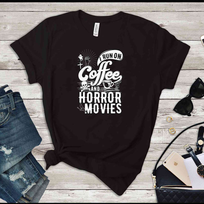Ik ren op koffie en horrorfilms Scary Halloween Twisted SVG PNG afdrukbare bestanden