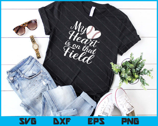 Mi corazón está en ese campo béisbol mamá regalos SVG PNG cortando archivos imprimibles - on a t-shirt