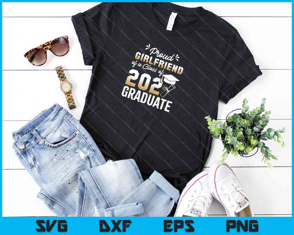 Trotse vriendin van een klas van 2021 Graduate Senior SVG PNG snijden afdrukbare bestanden - on a t-shirt